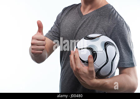 Aufgeregt Fußballfan mit Ball Closeup isoliert auf weißem Hintergrund Stockfoto