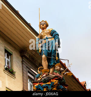 Gerechtigkeit-Brunnen in der Altstadt von Bern, Schweiz Stockfoto