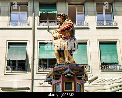 Samson-Brunnen an der Kramgasse Street in Altstadt Zentrum von Bern, Schweiz Stockfoto