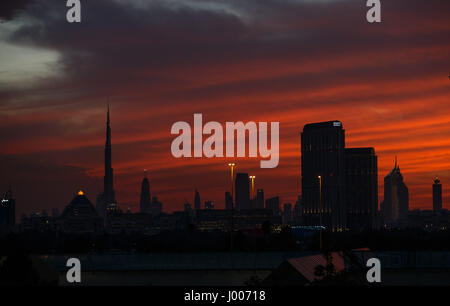 Sonnenuntergang über Dubai Stadt Stockfoto