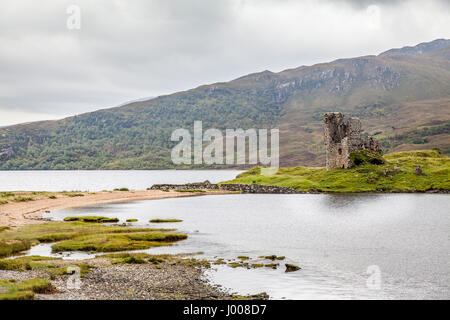 Ardvreck Castle. Im 15. Jahrhundert die MacLeods von Assynt eine Burg gebaut auf einer guten defensive Ort am nord-östlichen Ende des Loch Assynt. Stockfoto