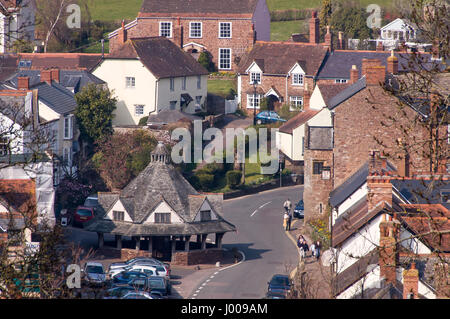 Dunster, England - 2. April 2007: Die historischen Garn Markt Gebäude an der Hauptstraße durch Dunster in West Somerset. Stockfoto