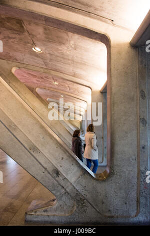 Lissabon, Portugal - 17. März 2016: Die Betonstruktur des Bahnhof Lissabon Oriente. Stockfoto