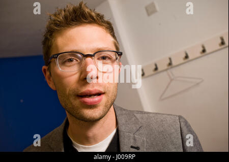 Jonah Lehrer auf 5 x 15 Veranstaltung Jonah Lehrer ist ein US-amerikanischer Autor und Journalist, zu den Themen Psychologie, Neurowissenschaften und die Beziehung zwischen Wissenschaft und Geisteswissenschaften schreibt. Er ist Autor von zwei Büchern, Proust war ein Neurowissenschaftler (2007) und wie wir entscheiden (2010). Er ist Redakteur bei Wired, Scientific American Mind, nationalen öffentlichen RadioÕs Radiolab und für Natur, Saatgut, The Washington Post, The Wall Street Journal, The New Yorker und The Boston Globe geschrieben hat. Sein drittes Buch Imagine: Funktionsweise der Kreativität wird von Canongate Books und jetzt veröffentlicht.             5 Stockfoto