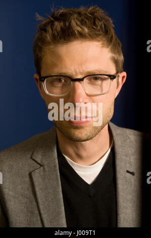 Jonah Lehrer auf 5 x 15 Veranstaltung Jonah Lehrer ist ein US-amerikanischer Autor und Journalist, zu den Themen Psychologie, Neurowissenschaften und die Beziehung zwischen Wissenschaft und Geisteswissenschaften schreibt. Er ist Autor von zwei Büchern, Proust war ein Neurowissenschaftler (2007) und wie wir entscheiden (2010). Er ist Redakteur bei Wired, Scientific American Mind, nationalen öffentlichen RadioÕs Radiolab und für Natur, Saatgut, The Washington Post, The Wall Street Journal, The New Yorker und The Boston Globe geschrieben hat. Sein drittes Buch Imagine: Funktionsweise der Kreativität wird von Canongate Books und jetzt veröffentlicht.             5 Stockfoto