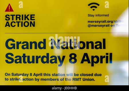 Merseyside, UK. 8. April 2017. Schützen Sie Mitglieder des RMT Union beginnt die industrielle Tätigkeit auf merseyrail Züge in Merseyside, Cheshire und Wirral, Unterbrechung der Reisepläne für Tausende von Besuchern zu den Grand National in Aintree, Liverpool. © Paul Warburton Stockfoto