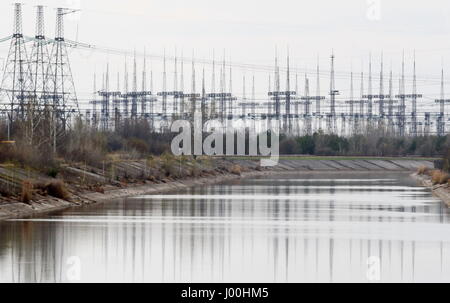 Tschernobyl. 5. April 2017. Foto aufgenommen am 5. April 2017 zeigt einen Kanal in Tschernobyl, Ukraine. Die ukrainische Regierung hat vor kurzem das Gebiet rund um Atomkraftwerk Tschernobyl als Biosphärenreservat erklärt, weil Tiere in der verlassenen Gegend ohne menschliche Präsenz floriert. Bildnachweis: Chen Junfeng/Xinhua/Alamy Live-Nachrichten Stockfoto