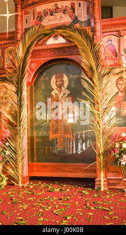 Adelaide, Australien. 8. April 2017. Kirchen in Adelaide sind mit Palmen für den Beginn der Karwoche und Ostern geschmückt. Am Palmsonntag erinnert an den Einzug Jesu in Jerusalem vor Karfreitag Credit: Amer Ghazzal/Alamy Live-Nachrichten Stockfoto