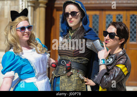 Guildhall Hof. London, UK. 8. April 2017. Spiele-Charaktere einschließlich Videospiele-inspirierten Cosplayer, nehmen Maskottchen und Figuren Teil in Spiele-Festival-Zeichen-Parade. Kitty Mächte, die Drag-Queen-Spiele-Entwickler hinter Kitty Powers' Matchmaker beginnt die Parade in Guildhall. Spiele London ist ein bahnbrechendes neues Programm zu unterstützen, zu wachsen und zu fördern, die Spiele und interaktive Entertainment-Sektor in der britischen Hauptstadt. Bildnachweis: Dinendra Haria/Alamy Live-Nachrichten Stockfoto