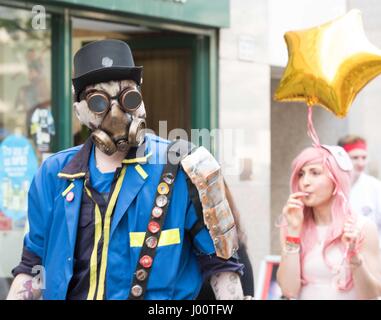 London, 8. April 2017, London Games Festival Parade, Cosplayer Parade aus der Guildhall, London Stockfoto