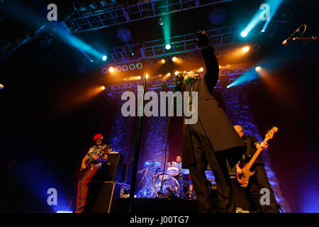 San Diego, Kalifornien. 7. April 2017. Sänger Dave Vanian führt mit The Damned im House of Blues. Unterstützt wird er von Gitarrist Captain Sensible, Pitch-Schlagzeuger und Bassist Stu West. London im Jahr 1976 gegründet ist auf ihren 40. Jubiläums-Tour The Damned. Stockfoto