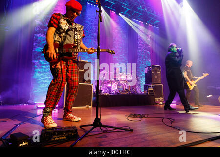 San Diego, Kalifornien. 7. April 2017. London im Jahr 1976 gegründet führt im House of Blues während ihres 40-jährigen Jubiläums-Tour die verdammten. (L-R) Gitarrist Captain Sensible, Prise, Sänger Dave Vanion, Schlagzeuger und Bassist Stu West. Stockfoto