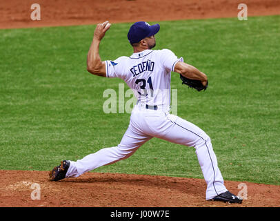 Tropicana Field. 7. April 2017. Florida, USA-Tampa Bay Rays Entlastung Krug Xavier Cedeno (31) im Spiel zwischen der Blue Jays und die Sonnenstrahlen im Tropicana Field. Del Mecum/CSM/Alamy Live-Nachrichten Stockfoto