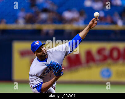 Tropicana Field. 7. April 2017. Florida, USA-Toronto Blue Jays ab Pitcher Francisco Liriano (45) im Spiel zwischen der Blue Jays und die Sonnenstrahlen im Tropicana Field. Del Mecum/CSM/Alamy Live-Nachrichten Stockfoto