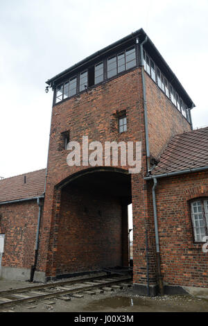 Oswiecim, Polen. 20. März 2017. 20170320 - diese Ansicht zeigt das Empfangsgebäude an der ehemaligen Vernichtungslager Birkenau in Polen von innen das Lagergelände. Bildnachweis: Chuck Myers/ZUMA Draht/Alamy Live-Nachrichten Stockfoto