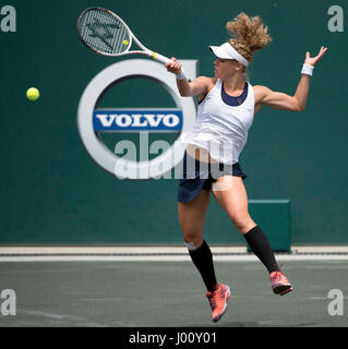 Charleston, South Carolina, USA. 8. April 2017. LAURA SIEGEMUND (GER) verliert, D. Kassatkin-(RUS) 3-6, 6-2, 6-1, während der Volvo Auto Open, im Kreis der Familie Tennis Center gespielt. Bildnachweis: Csm/Alamy Live-Nachrichten Stockfoto