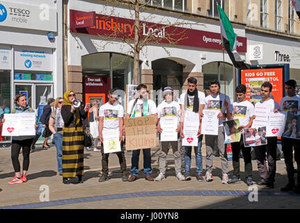 Bristol, UK. 8. April 2017. Demonstranten protestieren gegen den Einsatz von chemischen Waffen in Syrien. Der Protest kommt vier Tage nachdem ein Chemiewaffen-Angriff auf die Stadt von Khan Sheikhun in denen mehr als 70 Menschen werden berichtet, um gestorben sind. Keith Ramsey/Alamy Live-Nachrichten Stockfoto