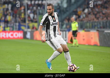 Turin, Italien. 8. April 2017. Gonzalo Higuain (Juventus FC) in Aktion während der Serie A Fussballspiel Juventus FC AC Chievo Verona bei Juventus Stadium am 8. April 2017 in Turin, Italien. Das Endergebnis des Spiels ist 2-0. Bildnachweis: Massimiliano Ferraro/Alamy Live-Nachrichten Stockfoto