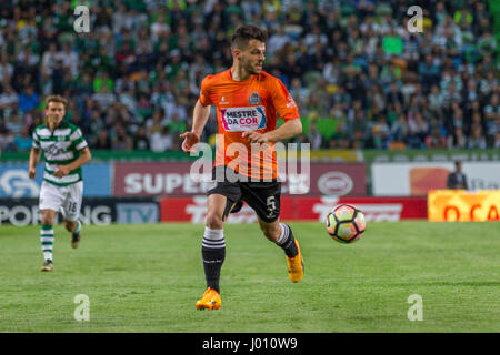 Lissabon, Portugal. 8. April 2017. 8. April 2017. Lissabon, Portugal. BoavistaÕs Verteidiger aus Portugal Talocha (5) in Aktion während des Spiels Sporting CP V Boavista FC Credit: Alexandre de Sousa/Alamy Live News Stockfoto