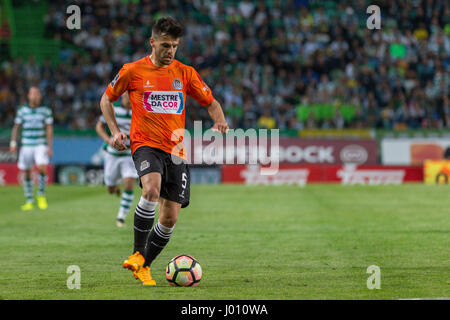 Lissabon, Portugal. 8. April 2017. 8. April 2017. Lissabon, Portugal. BoavistaÕs Verteidiger aus Portugal Talocha (5) in Aktion während des Spiels Sporting CP V Boavista FC Credit: Alexandre de Sousa/Alamy Live News Stockfoto