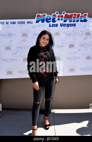 Las Vegas, NV, USA. 8. April 2017. Cierra Ramirez von Freeformss erfolgreichen TV show 'The Fosters bei der Josh Stevens Foundation "Kind sein" Versprechen Tag bei Wet'n' Wild Las Vegas in Las Vegas, Nevada am 8. April 2017. Credit: Ken Howard/Medien Punch/Alamy Live-Nachrichten Stockfoto