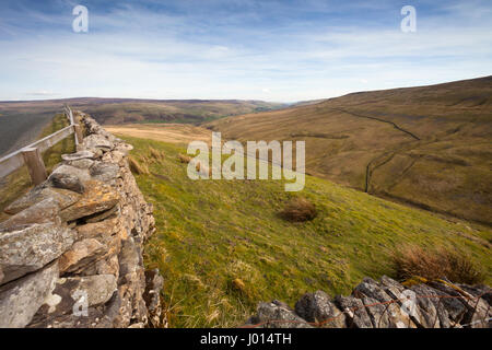 Die sanften Hügel der Yorkshire Dales von den Buttertubs-Pass aus gesehen Stockfoto