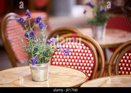 Tische im freien Cafe Rouge in Windsor Stockfoto