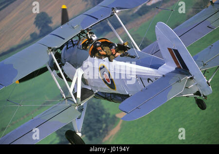 Restaurierte zweiten Weltkrieg Fairey Swordfish-Torpedo-Doppeldecker im Flug. Das Flugzeug gehört zu den Royal Naval historischen Flug, Sitz in Yeovilton, Großbritannien. Stockfoto