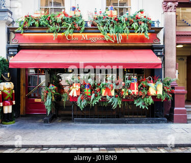 Clos Maggiore Restaurant, Covent Garden,London.French Küche, Gewinner des Londoner romantischste Restaurant, Gebäude außen mit Weihnachtsschmuck Stockfoto