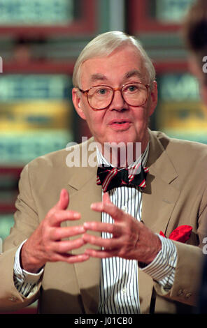 US-Senator Daniel Patrick Moynihan bespricht Steuersenkung Vorschläge während der NBC Meet the Press 1. August 1999 in Washington, DC. Stockfoto