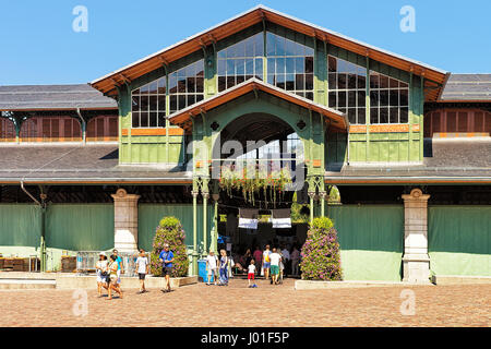 Montreux, Schweiz - 27. August 2016: Alte Markthalle am Place du Marche Quadrat am Genfer See in Montreux, Kanton Waadt, Schweiz Stockfoto