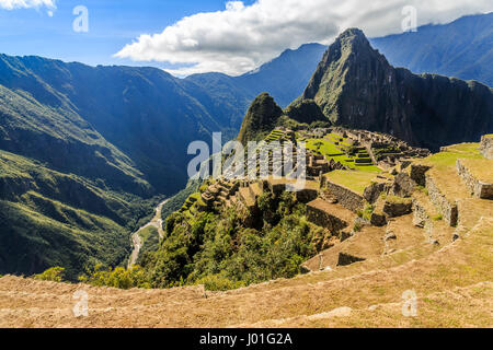 Blick von oben nach alten Inka-Ruinen und Wayna Picchu, Machu Picchu, Urubamba ist, Peru Stockfoto