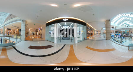 Moskau, Russland - April 5, 2017: 360-Grad-Panorama des DJI autorisierten Store Interieur in Metropolis Mall Stockfoto