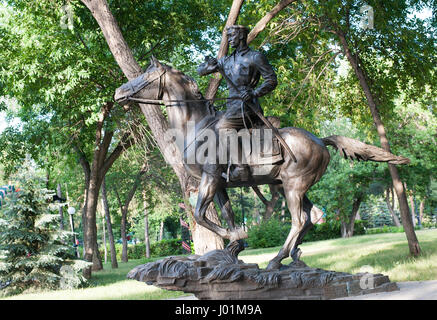 Orenburg, Russland-Juni 23,2016, sowjetische Soldaten. Skulptur Kavallerist für Speicher 11 Kavallerie-Division von großen Vaterländischen Krieg 1941-1945 Stockfoto