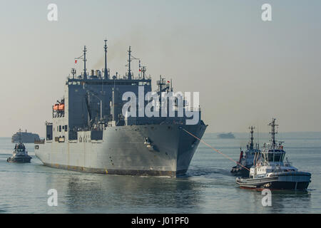 USNS Robert E Peary (T-AKE-5) ein US Navy Schiff zur Versorgung, ihren dritten Besuch in Portsmouth, Großbritannien am 6. April 2017. Stockfoto