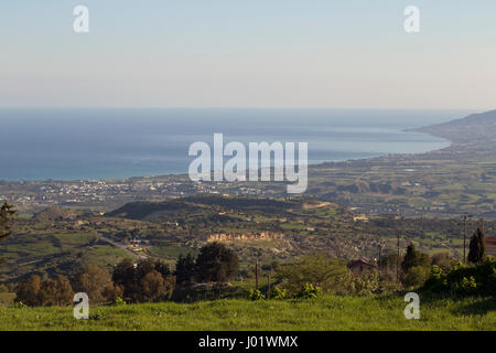 Blick über Polis und Chrysochou Bucht, Paphos, Zypern. Stockfoto