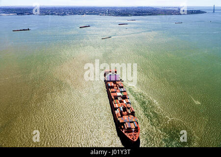 Luftbild auf Bayonne Container Schiff, NJ, USA Stockfoto