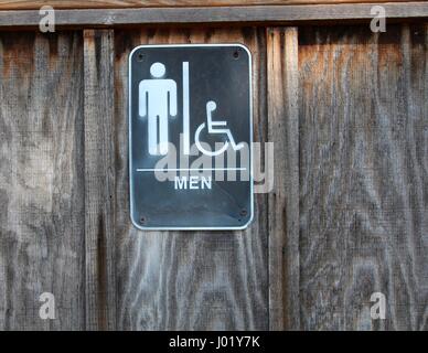 Der Herrentoilette anmelden eine Nahaufnahme. Stockfoto