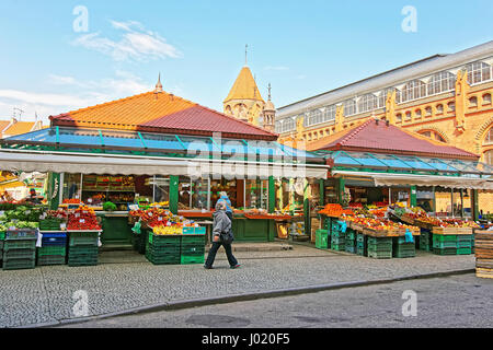 Straßenmarkt in Saint Hyacinth Tower in Danzig, Polen Stockfoto