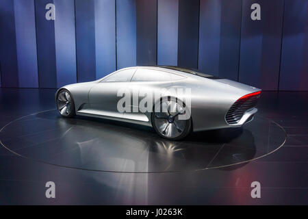 FFRANKFURT - 23 SEPTEMBER: Der Mercedes-Benz "Concept IAA" (intelligente aerodynamische Automobile) September 23, 2015 in Frankfurt am Main, Deutschland Stockfoto