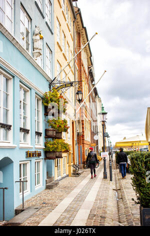 Kopenhagen, Dänemark - 29. März 2017: Ansicht von Nyhavn bunte Häuser Stockfoto