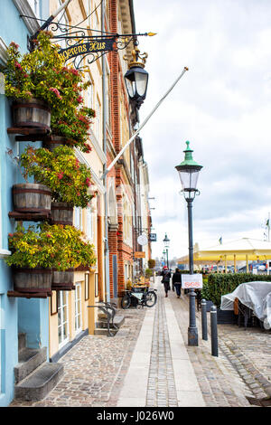 Kopenhagen, Dänemark - 29. März 2017: Ansicht von Nyhavn bunte Häuser Stockfoto