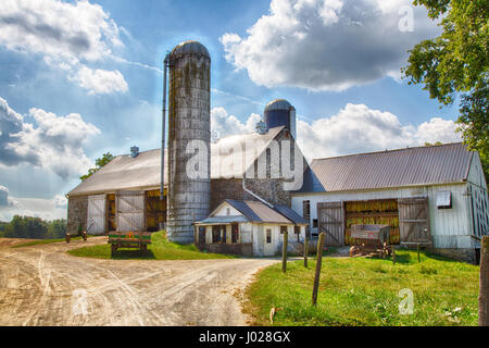 Tabak trocknet in einem Schuppen auf einem amischen Bauernhof in Lancaster county Pennsylvania. Stockfoto