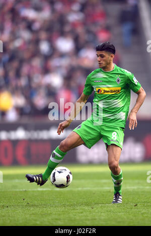 Köln, Deutschland. 8. April 2017. Mönchengladbach Mahmoud Dahoud in Aktion während der deutschen Fußball-Bundesliga-Fußball-match zwischen 1. FC Köln und Borussia Moenchengladbach im Publikumseingänge-Stadion in Köln, Deutschland, 8. April 2017. Foto: Federico Gambarini/Dpa/Alamy Live News Stockfoto