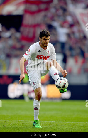 Köln, Deutschland. 8. April 2017. Kölner Jonas Hector in Aktion während der deutschen Fußball-Bundesliga-Fußball-match zwischen 1. FC Köln und Borussia Moenchengladbach im Publikumseingänge-Stadion in Köln, Deutschland, 8. April 2017. Foto: Federico Gambarini/Dpa/Alamy Live News Stockfoto