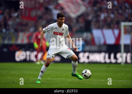 Köln, Deutschland. 8. April 2017. Kölner Jonas Hector in Aktion während der deutschen Fußball-Bundesliga-Fußball-match zwischen 1. FC Köln und Borussia Moenchengladbach im Publikumseingänge-Stadion in Köln, Deutschland, 8. April 2017. Foto: Federico Gambarini/Dpa/Alamy Live News Stockfoto