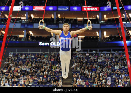 London, UK. 8. April 2017. Sam Oldham (GBR) im Wettbewerb im Bereich Ringe der iPro World Cup Gymnastik-Wettbewerb an der O2 Arena, London, UK.  Der World Cup der Gymnastik ist eine spannende Veranstaltung mit einigen der weltweit besten Turner wie sie mit den Männern, die sich über sechs Disziplinen (Boden, Pauschenpferd, Ringe, Tresor, Barren und Reck) kämpfen in einem prestigeträchtigen "Allround" Wettbewerb konkurrieren.  Team GB Sterne, Olympiadritte Sam Oldham und Brinn Bevan durchgeführt nach Hause Hoffnungen in den Wettbewerb aber knapp verfehlt auf Medaillen, wie sie auf dem vierten und Fif beendet Stockfoto