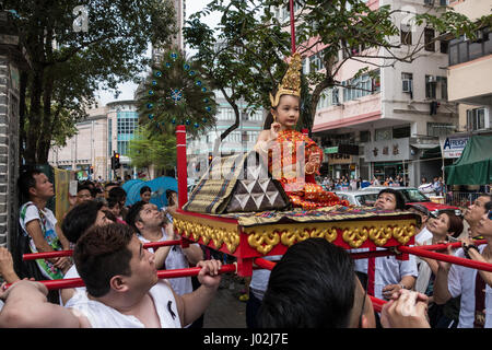 Hong Kong SAR, China. 9. April 2017. Songkran auf der ganzen Welt: der thailändischen Gesellschaft organisiert eine schöne Parade der Songkran Wasserschlacht und andere lustige Aktivitäten in Hong Kong, China. Bildnachweis: RaymondAsiaPhotography/Alamy Live-Nachrichten Stockfoto