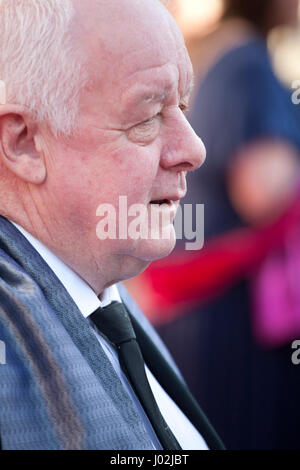 Dublin, Irland. 8. April 2017. Regisseur Jim Sheridan auf 2017 IFTA Film & Drama Awards Samstag, 8. April 2017 in den runden Raum des Herrenhauses, Dublin, Irland. Bildnachweis: Doreen Kennedy/Alamy Live-Nachrichten Stockfoto