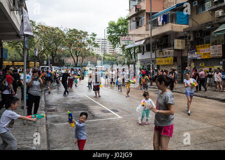 Songkran waterfight in der thailändischen Gemeinschaft (wenig Thailand) in Hongkong SAR Stockfoto